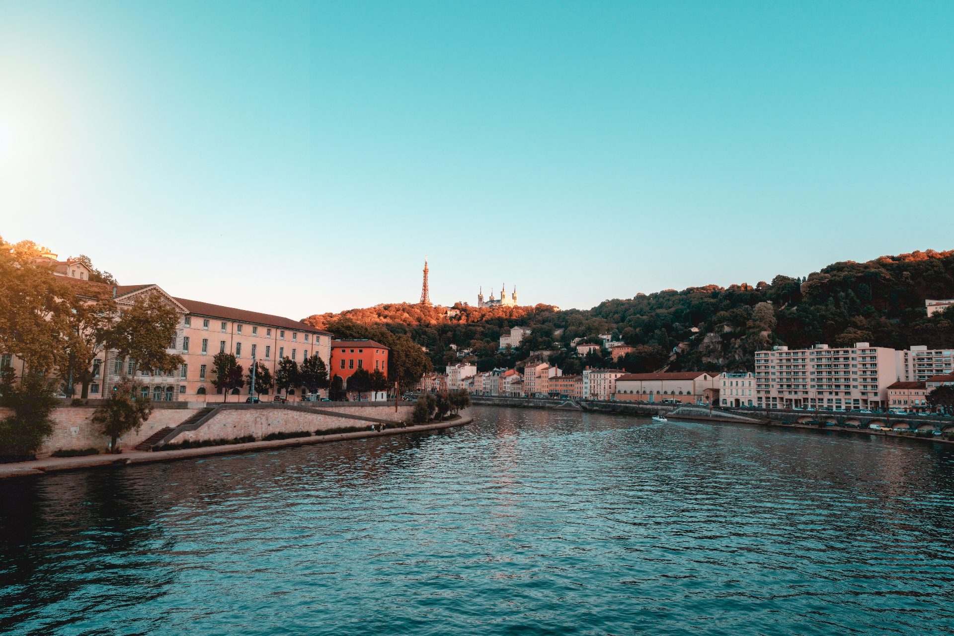 Vue de Lyon, la Saône et la colline de Fourvière